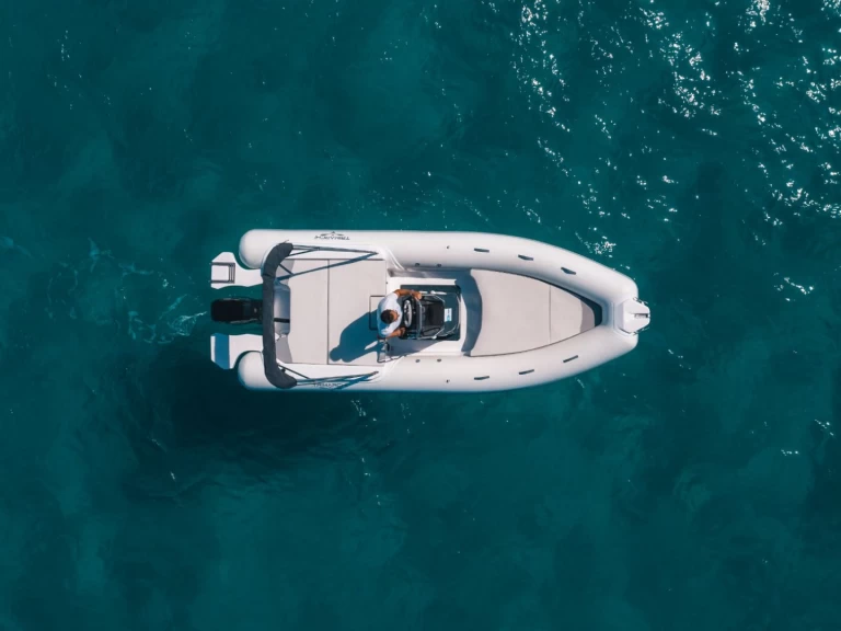 Wynajem Łódż półsztywna Trimarchi z patentem 
