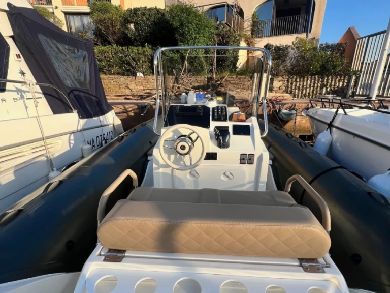 Wynajem łodzi Capelli Tempest 775 SUN w Port Grimaud na SamBoat 
