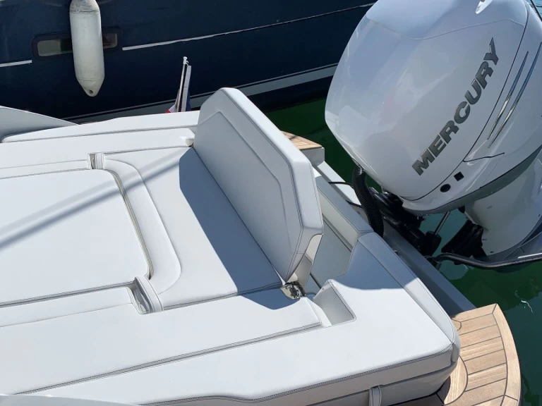 Wynajem łodzi Port Grimaud tanio Libra open