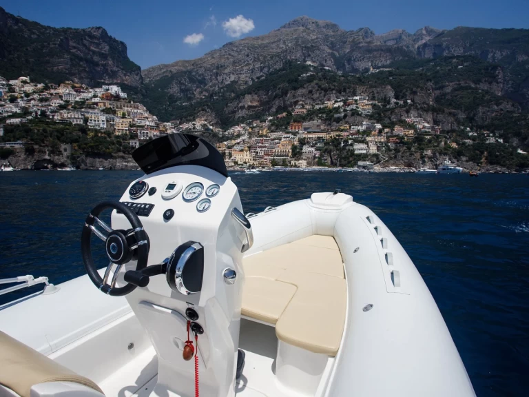 Wynajmij Callegari 550 w Porto di Salerno