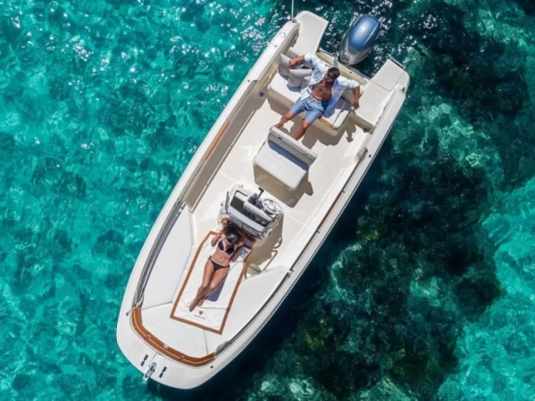 Wynajmij Invictus  Invictus 190 FX w Port du Lavandou