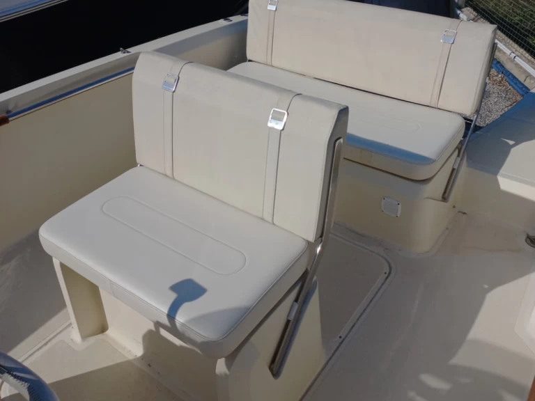 Motorówka do wynajmu w Port du Lavandou w najlepszej cenie