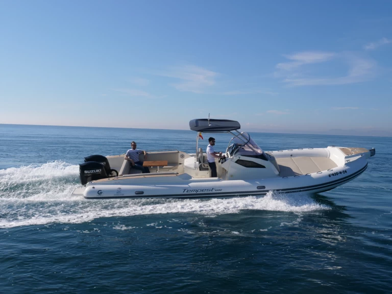 Wynajem Motorówka Capelli z patentem 