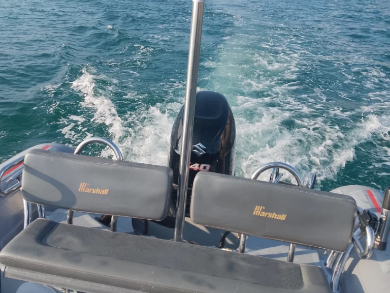 Łódż półsztywna do wynajmu w Dinard w najlepszej cenie