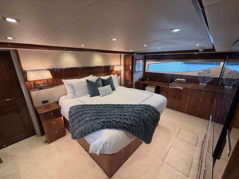 Wynajem Luksusowy jacht Viking Yachts z patentem 