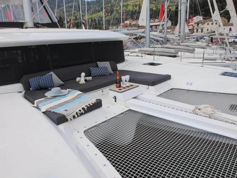 Wynajem Katamaran Lagoon z patentem 