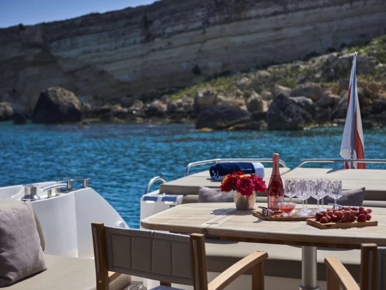 Wynajem łodzi Valletta tanio Vellamo