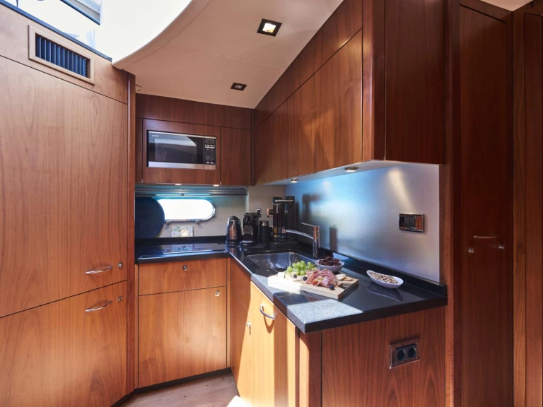 Wynajmij Luksusowy jacht z lub bez skippera Sunseeker w Valletta