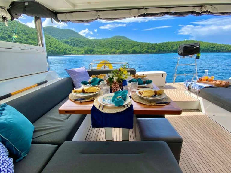 Wynajem Katamaran Lagoon z patentem 