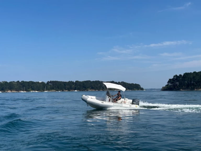 Wynajmij Łódż półsztywna z lub bez skippera Zodiac w Larmor-Baden