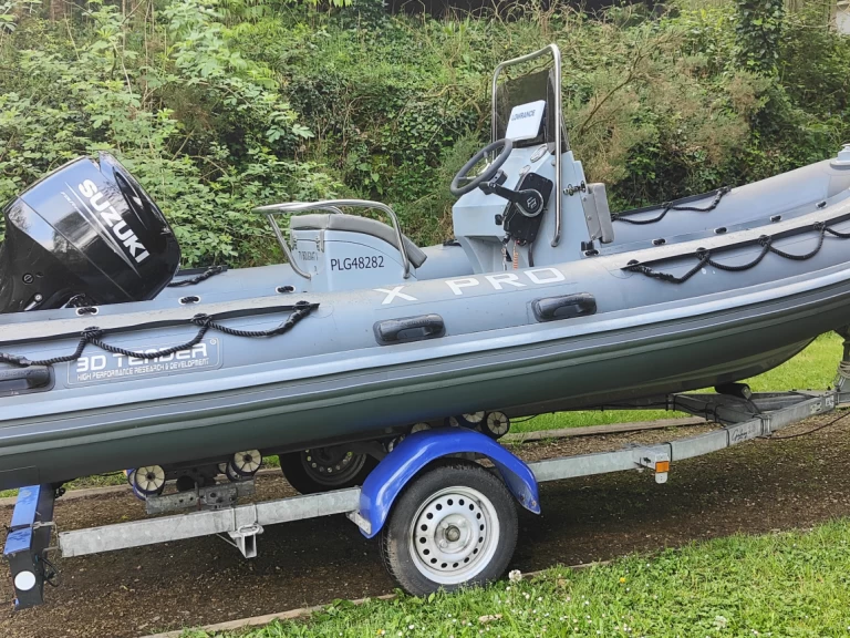 Wynajem Łódż półsztywna 3D Tender z patentem 