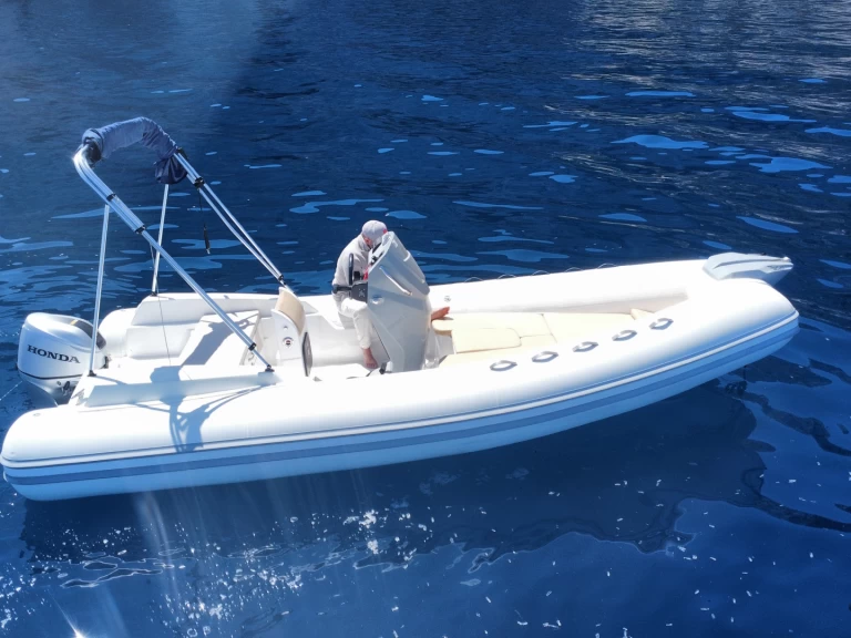 Magnus 5,50 między profesjonalistami a osobami prywatnymi w Porto Rotondo