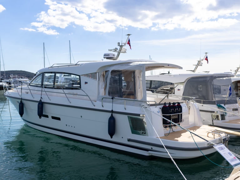 Motorówka do wynajmu w Split w najlepszej cenie