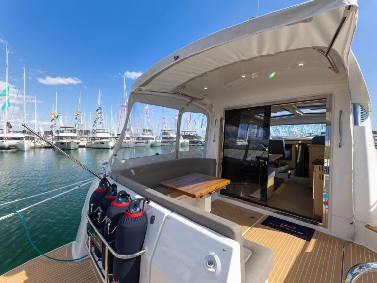 Nimbus Nimbus 405 Coupé między profesjonalistami a osobami prywatnymi w Split