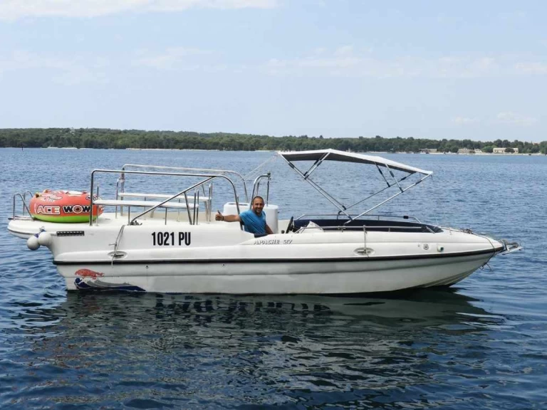 Wynajem łodzi SURFRIDER  APACHE WARRIOR 27 w Pula na SamBoat 