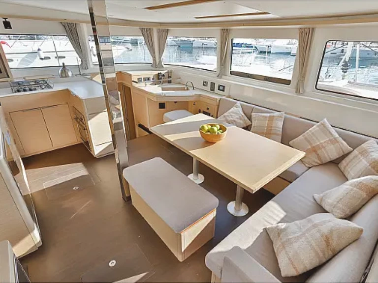 Wynajem łodzi Lagoon Lagoon 46 w Tivat na SamBoat 