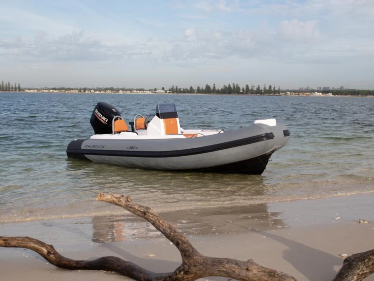 Łódż półsztywna do wynajmu w Altea w najlepszej cenie
