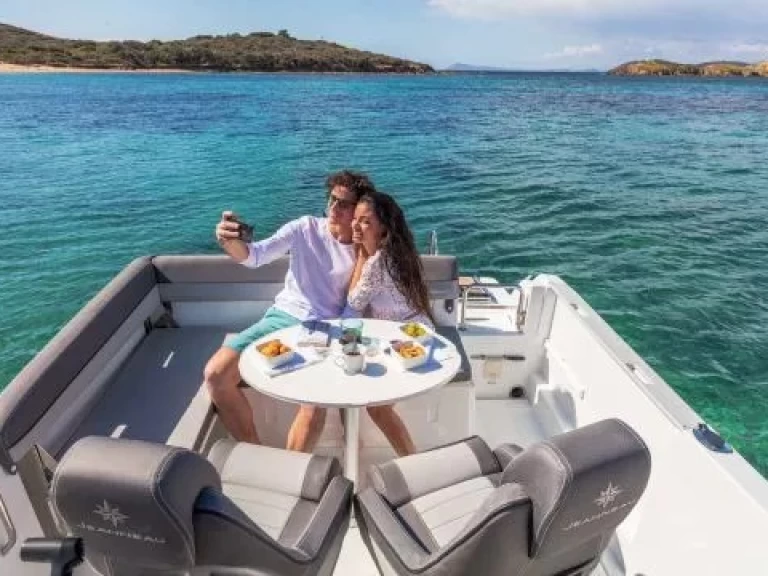 Wynajmij Jeanneau Cap Camarat 6.5 WA w Bastia Port