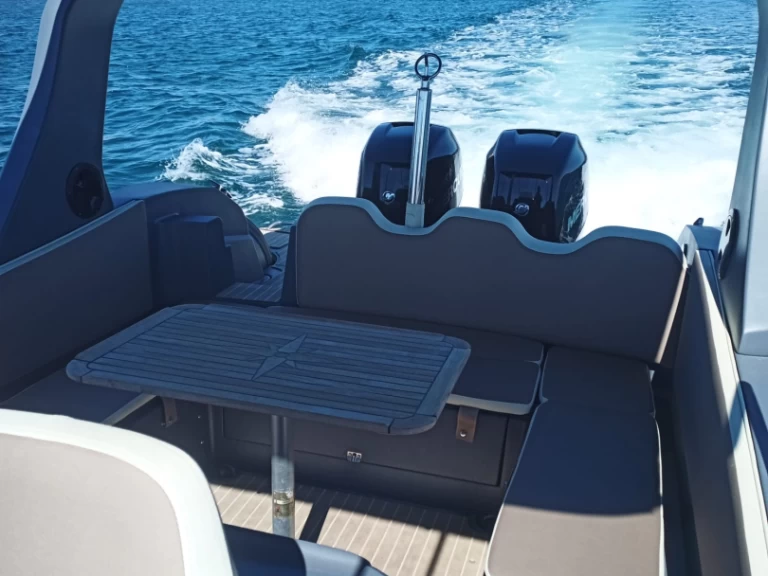 Łódż półsztywna do wynajmu w Hyeres w najlepszej cenie