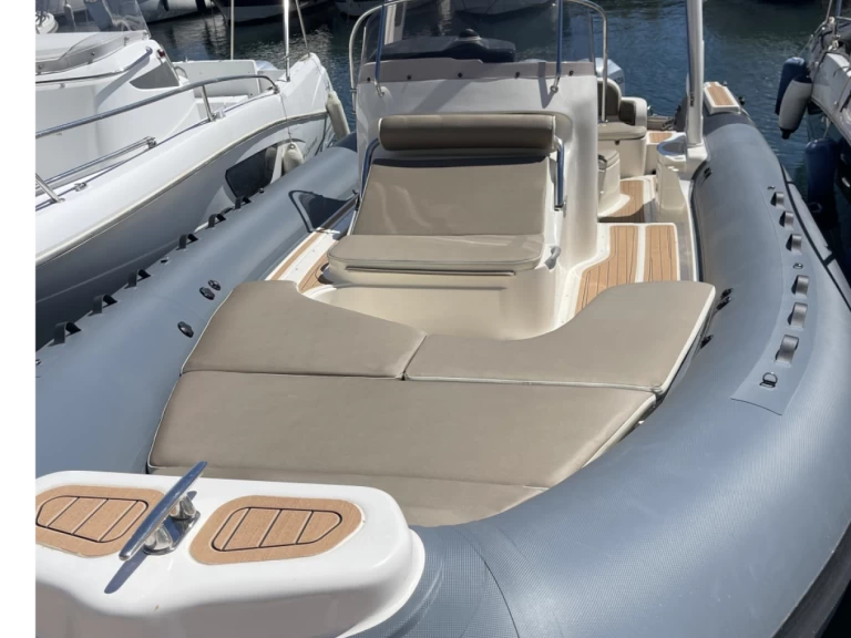 Wynajem Łódż półsztywna Bwa z patentem 