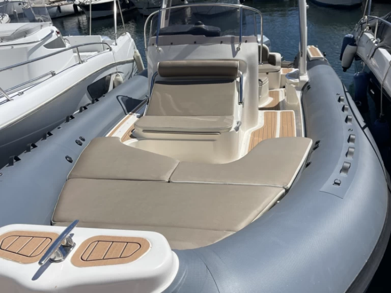 Wynajem Łódż półsztywna Bwa z patentem 