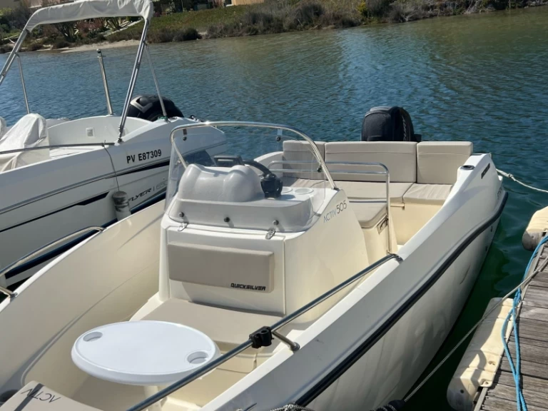 Wynajem Motorówka Quicksilver z patentem 