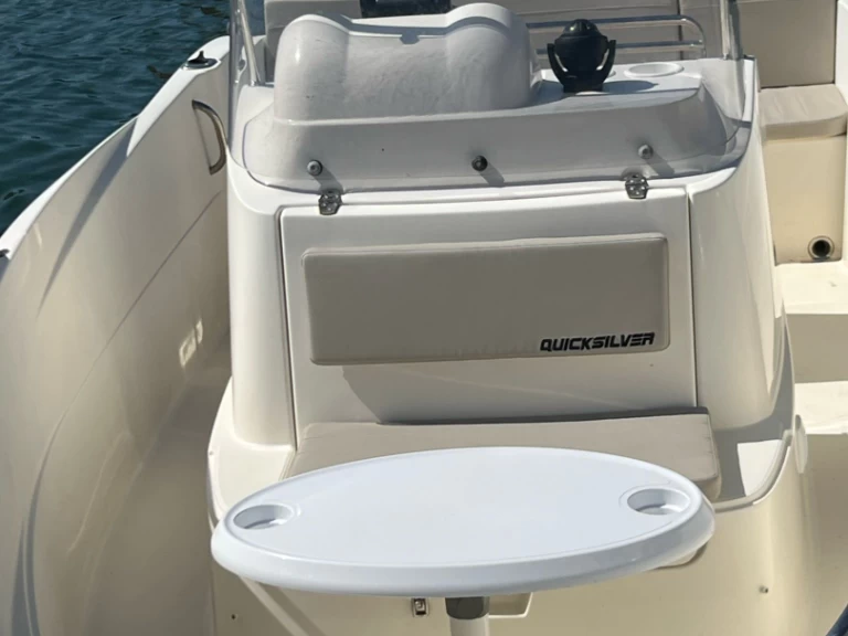 Motorówka do wynajmu w Marsylia w najlepszej cenie