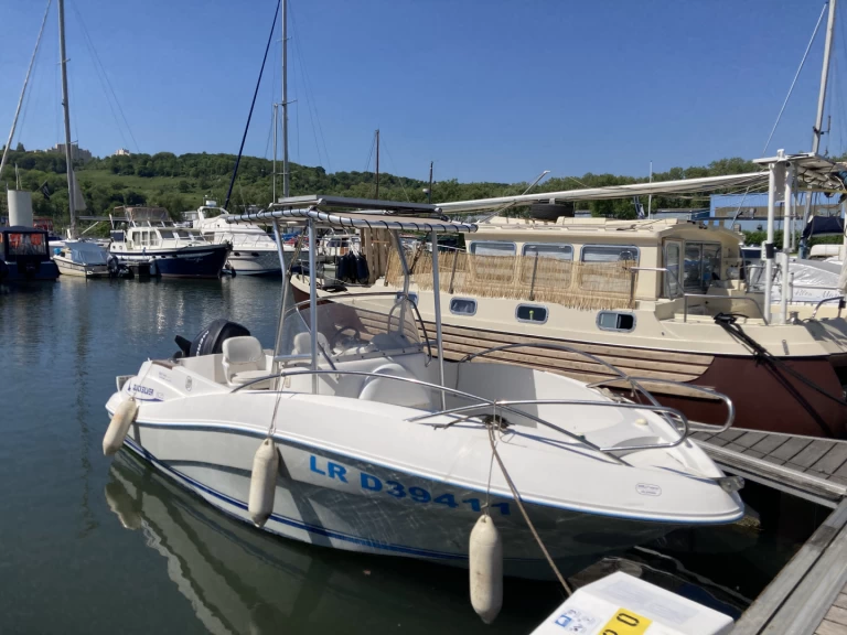 Motorówka do wynajmu w Rouen w najlepszej cenie