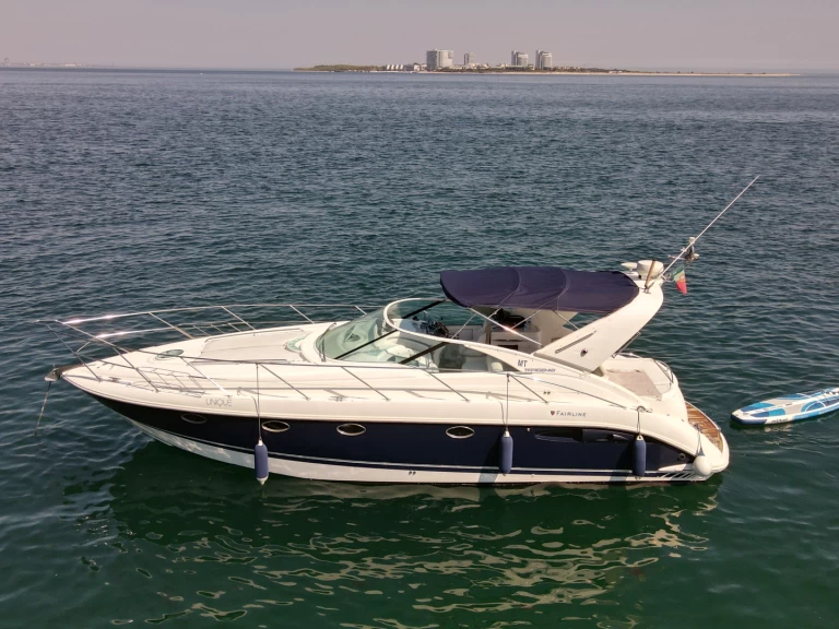 Fairline Targa 40 między profesjonalistami a osobami prywatnymi w Comporta