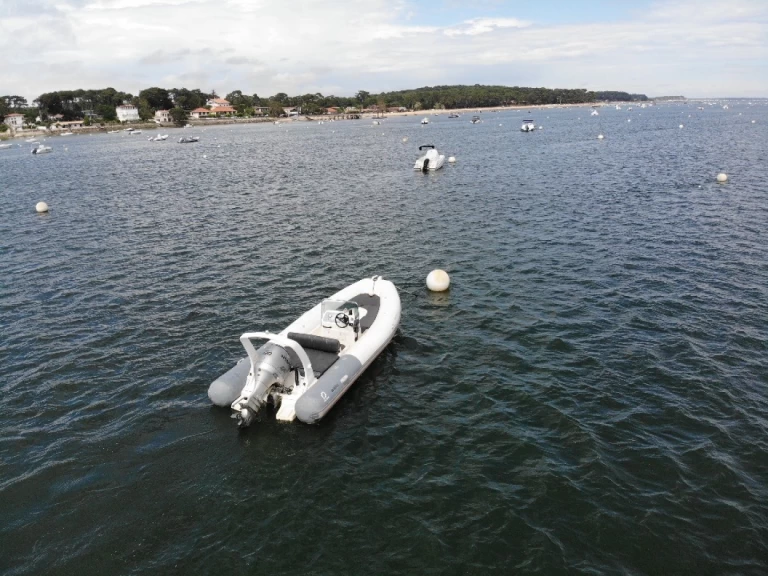 Zodiac Medline II między profesjonalistami a osobami prywatnymi w Lège-Cap-Ferret
