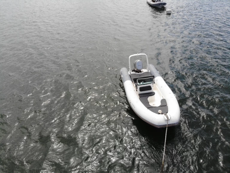 Łódż półsztywna do wynajmu w Lège-Cap-Ferret w najlepszej cenie