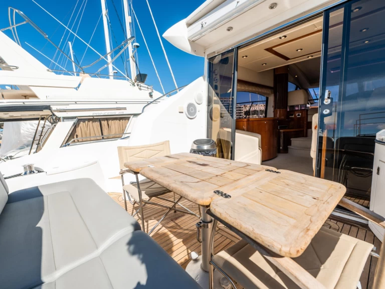 Wynajem Luksusowy jacht Sunseeker z patentem 