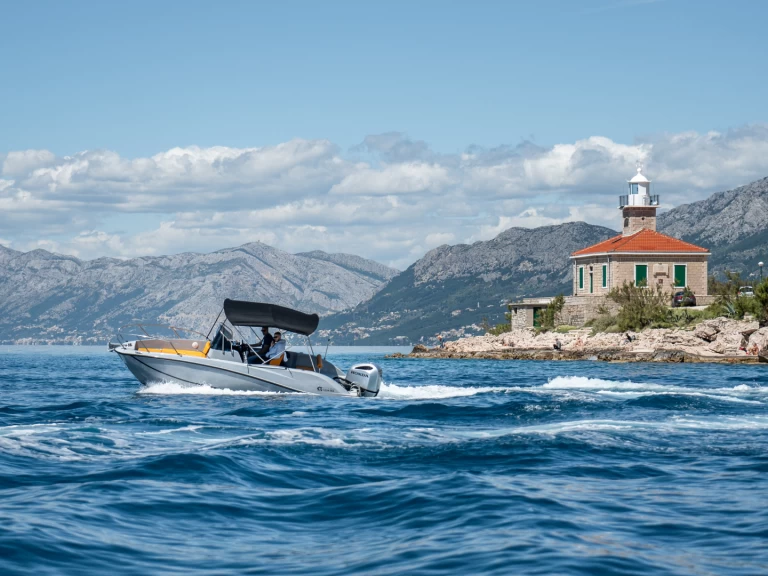 Wynajmij Quicksilver Quicksilver 675 w Makarska