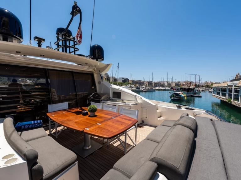 Wynajem łodzi Sunseeker Predator 72 w San Ġiljan na SamBoat 