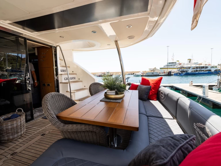 Wynajmij Sunseeker Manhattan 73 w San Ġiljan