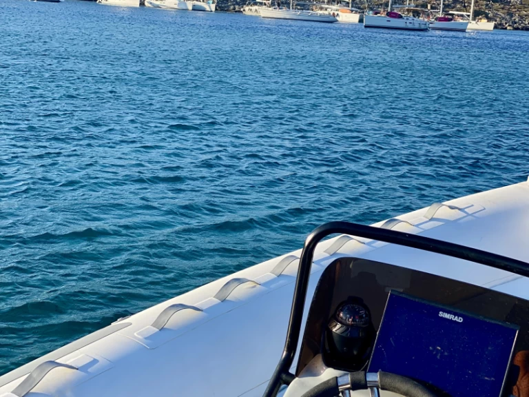 Wynajem Łódż półsztywna HNC 690 z patentem 