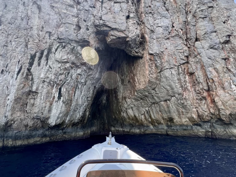 Wynajmij HNC 690 690 w Irákleion