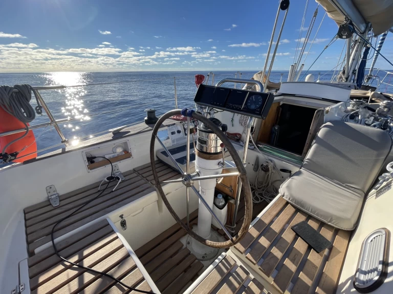 Wynajem Żaglowiec Wauquiez z patentem 