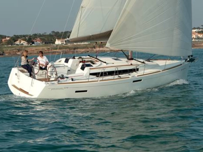 Jeanneau Sun Odyssey 379 między profesjonalistami a osobami prywatnymi w Toulon