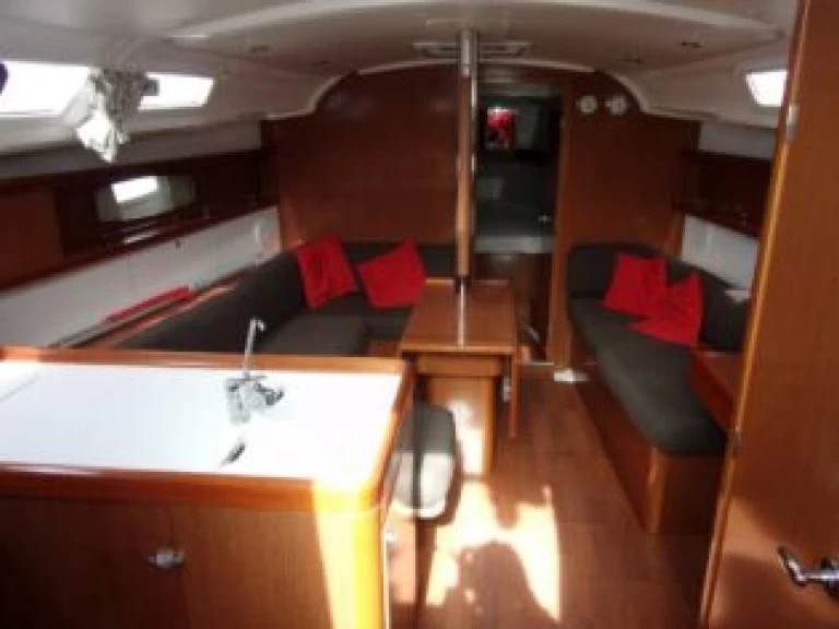 Wynajmij Żaglowiec z lub bez skippera Bénéteau w Toulon