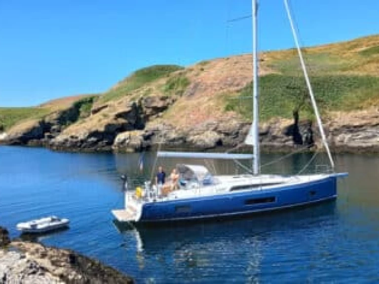 Wynajem Żaglowiec Bénéteau z patentem 