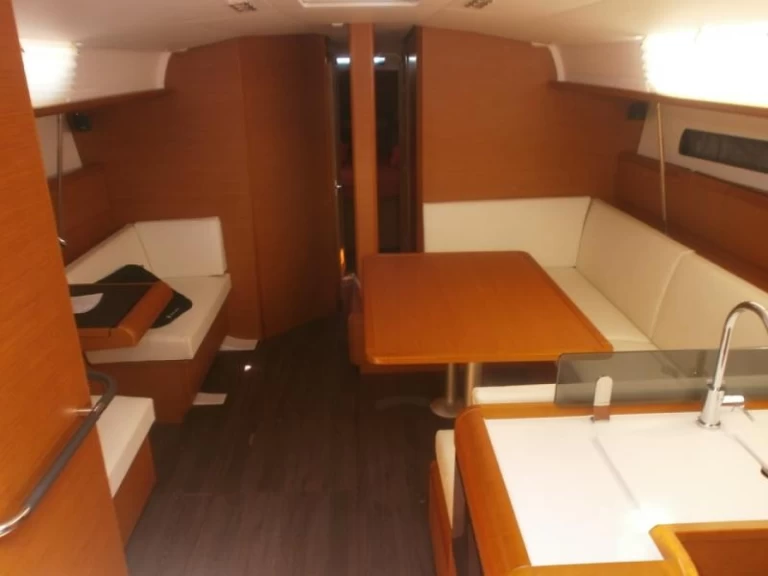 Wynajmij Żaglowiec z lub bez skippera Jeanneau w Toulon