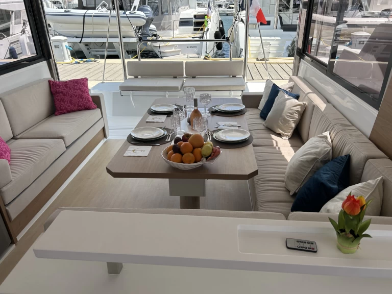 Katamaran do wynajmu w Port Cogolin w najlepszej cenie