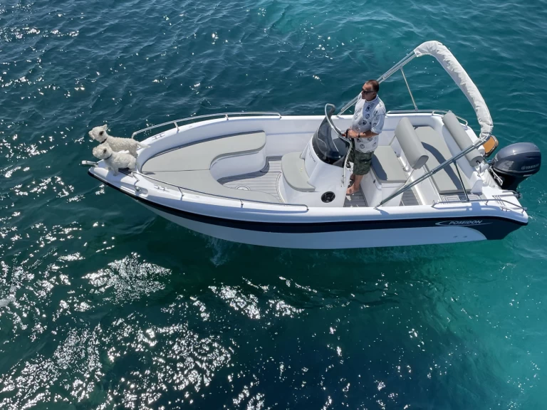 Wynajmij Motorówka z lub bez skippera Poseidon w Agía Kiriakí