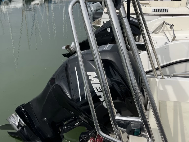 Wynajem Łódż półsztywna w Royan - Joker Boat Clubman 22