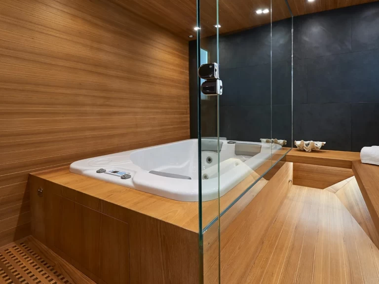 Wynajmij Luksusowy jacht z lub bez skippera Astondoa w Tivat