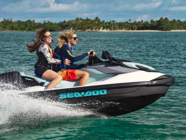 Sea-Doo GTX PRO między profesjonalistami a osobami prywatnymi w Cambrils