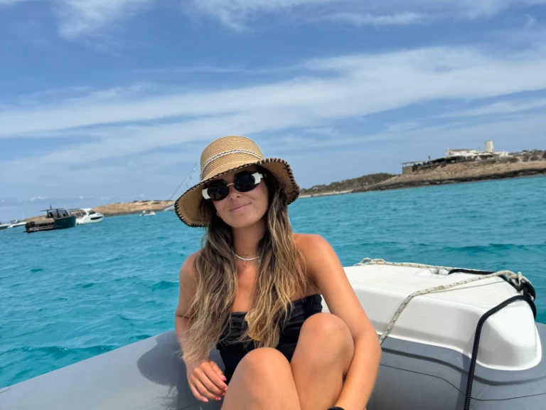 Łódż półsztywna do wynajmu w Denia w najlepszej cenie