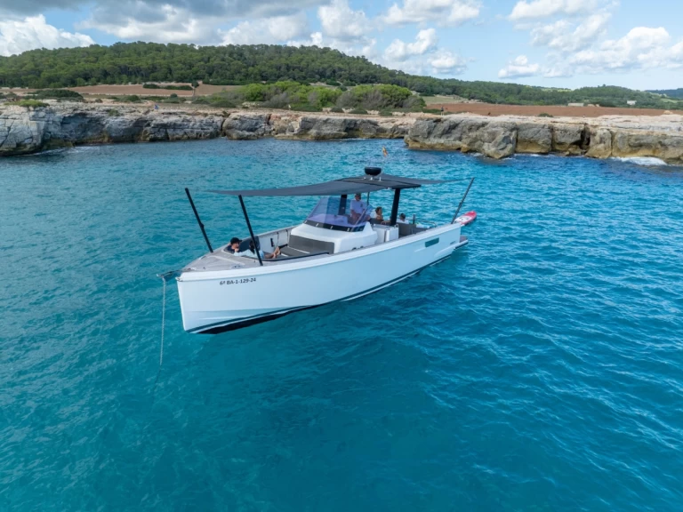 Fjord Fjord 36 Open między profesjonalistami a osobami prywatnymi w Mahon Port