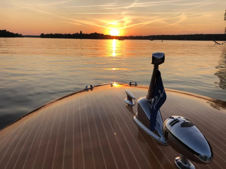 Riva Super florida między profesjonalistami a osobami prywatnymi w Monaco-Ville